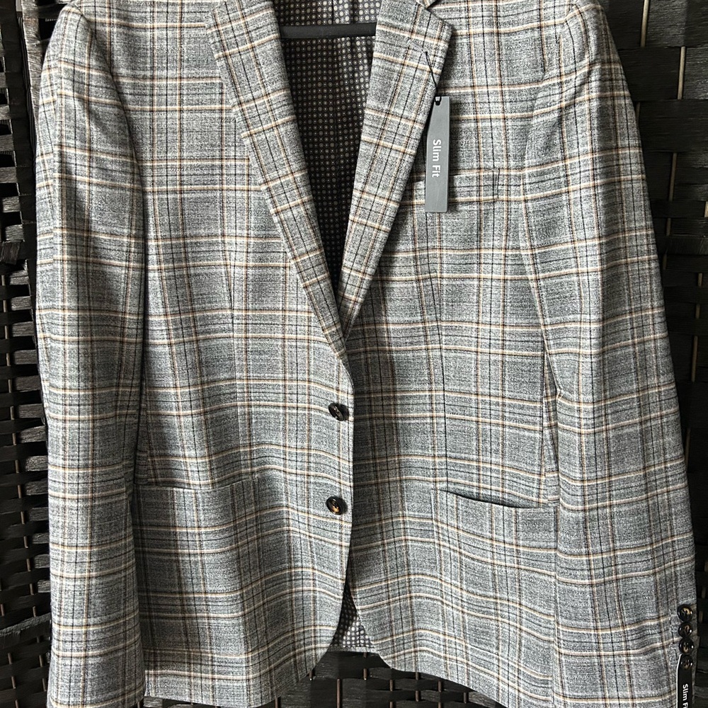 Men’s Gray Plaid suit. Extra Slim Fit Sz Large